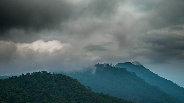 云移盖山，时光流逝视频素材