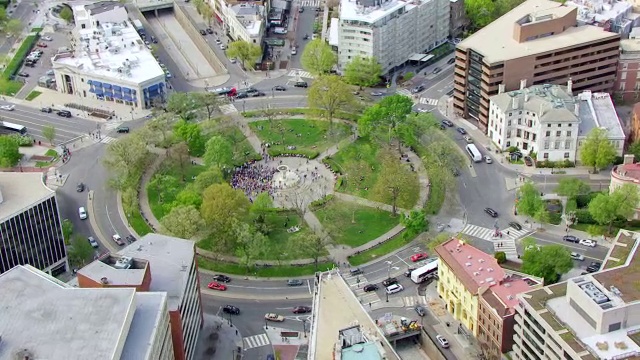 美国华盛顿特区杜邦圈的WS AERIAL POV城市景观视频素材