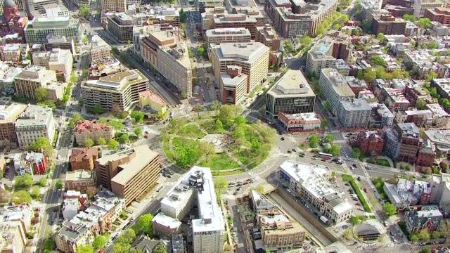 美国华盛顿特区杜邦圈的WS AERIAL POV城市景观视频素材