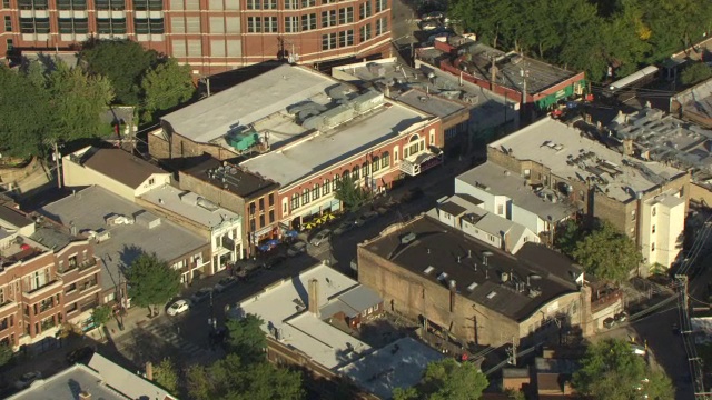 WS AERIAL POV ZI View of Biograph Theater /芝加哥，库克县，伊利诺伊州，美国视频素材