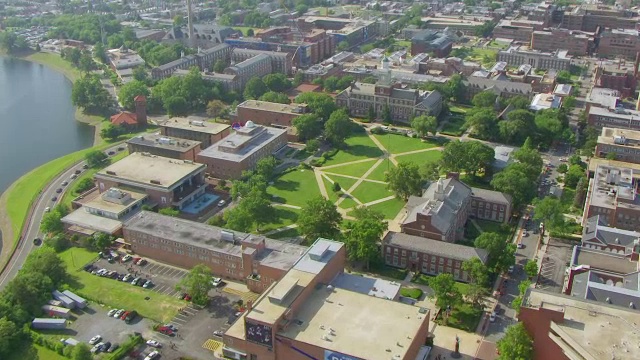 美国华盛顿特区霍华德大学和麦克米兰水库的WS AERIAL POV景观视频素材