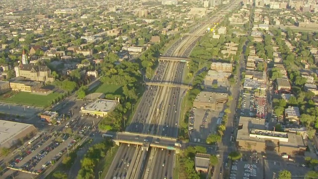 美国伊利诺斯州库克县西塞罗的城市景观和天际线的WS AERIAL POV TU视图视频素材