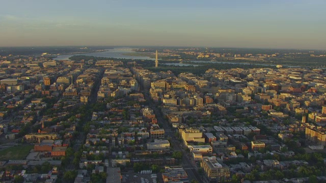 WS AERIAL POV远景华盛顿纪念碑/华盛顿特区，美国视频素材