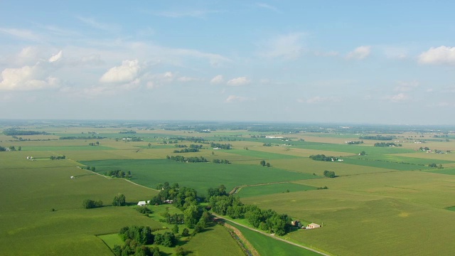 WS AERIAL POV农田/摩根县，印第安纳州，美国视频素材