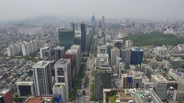 鸟瞰图江南城与德黑兰诺街(韩国硅谷地区)视频素材