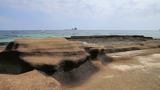 济州岛的贤真岛(兄弟岛-以钓鱼闻名)海景视频素材