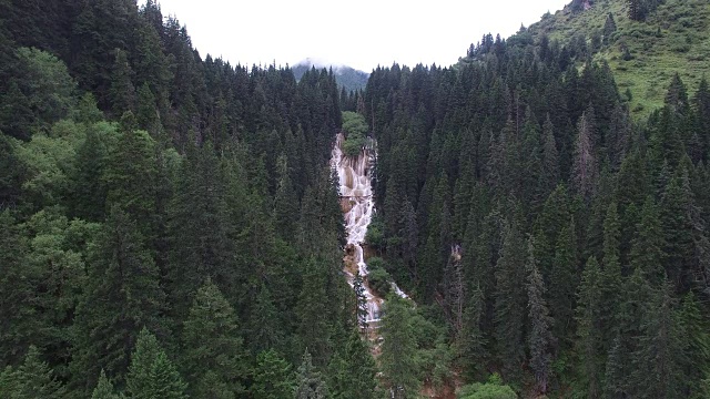 瀑布在四川视频素材