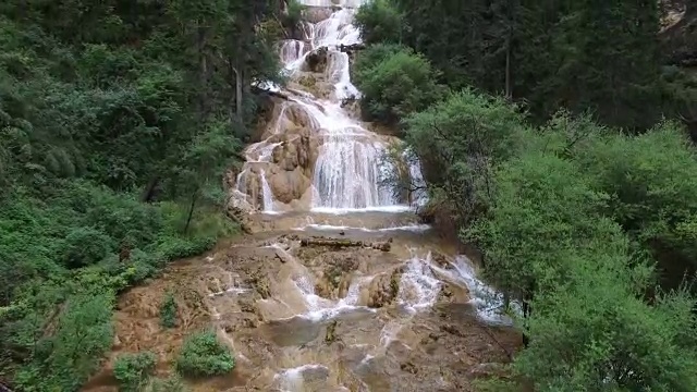 瀑布在四川视频下载