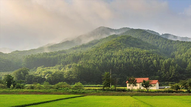 山上晨雾的时间流逝视频素材