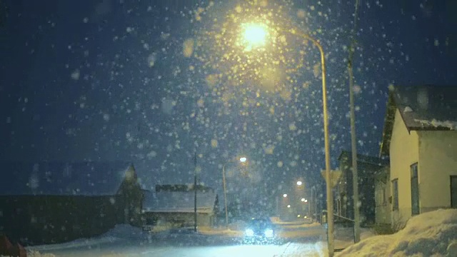 日本北海道晚上下大雪视频素材