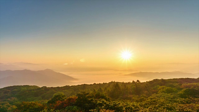 在云海上日出的时间流逝视频素材