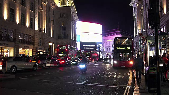 伦敦摄政街和皮卡迪利广场的夜景视频素材