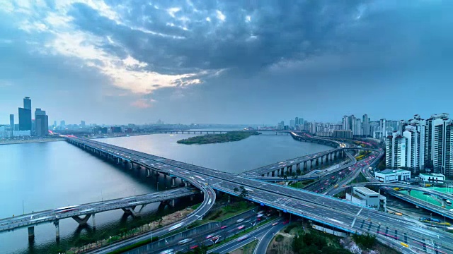 韩港河上的马波大叶桥和巴姆岛视频素材