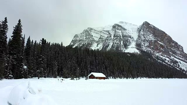 雪木屋和山谷/班夫，加拿大视频素材