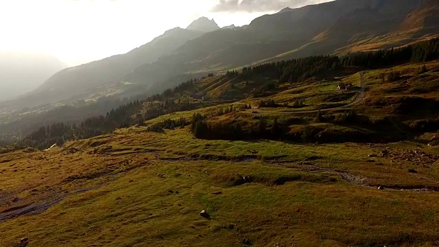 高空(无人机)俯瞰高山草甸视频素材