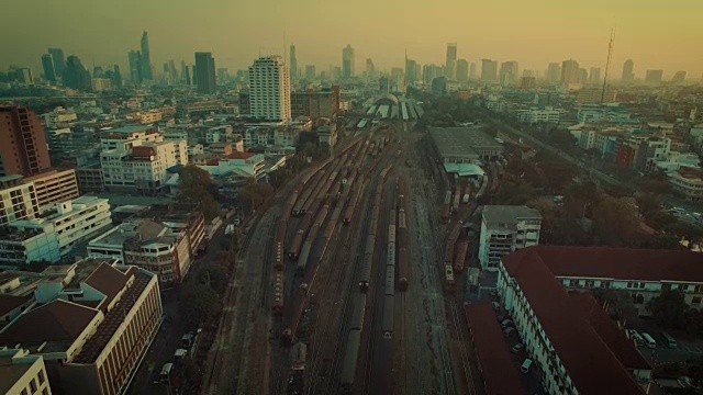 列车抵华兰芳火车站鸟瞰图视频素材