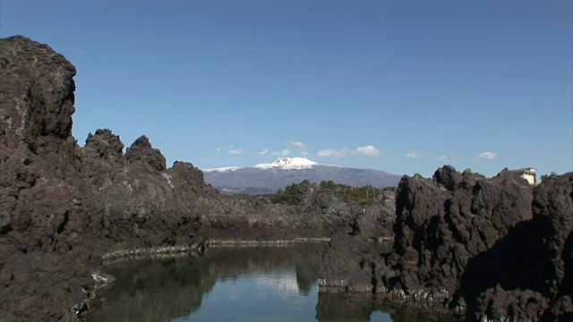 济州岛Hallasan国家公园(联合国教科文组织世界遗产和著名旅游目的地)的雪景视频素材