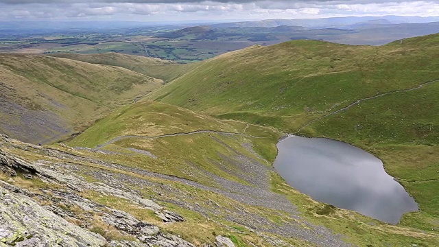 英国坎布里亚湖区国家公园的Blencathra falls上的鳞片视频素材