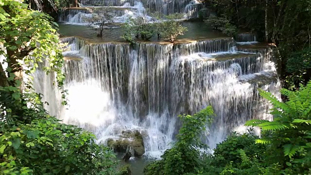 Huay Mae Kamin瀑布视频素材