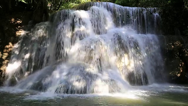 Huay Mae Kamin瀑布视频素材