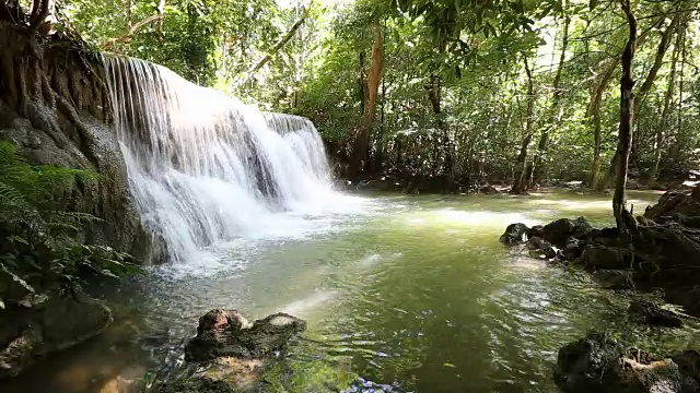 Huay Mae Kamin瀑布视频素材