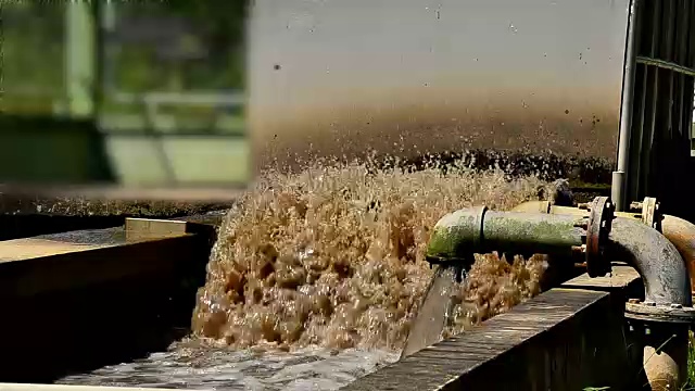 污水处理厂的废水视频素材