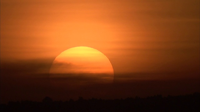 低橙色朦胧太阳视频素材