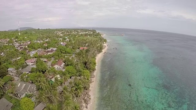 飞越美丽的海滩-Pantai Tiga视频下载