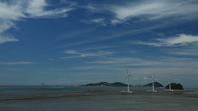 滩头港海景，有风电场视频素材