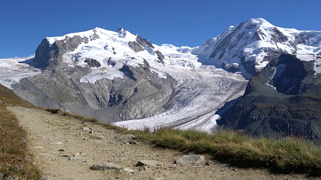 马特洪峰地区唯一的登山者视频素材