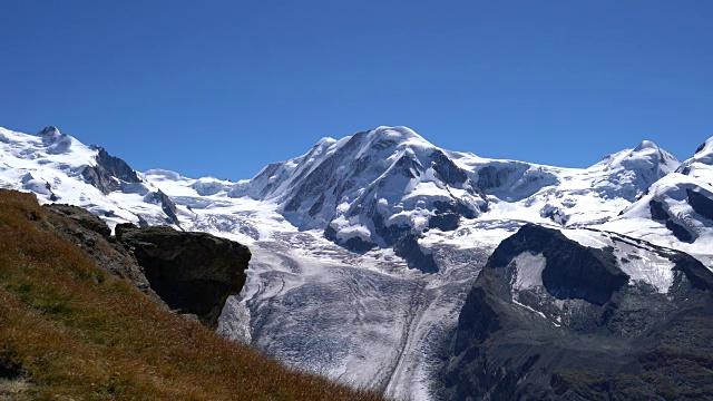 马特洪峰地区唯一的登山者视频素材