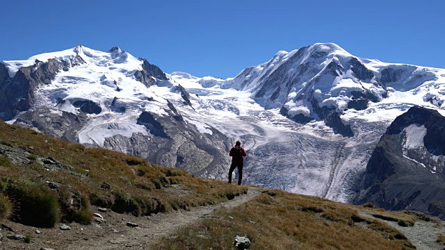 马特洪峰地区唯一的登山者视频素材