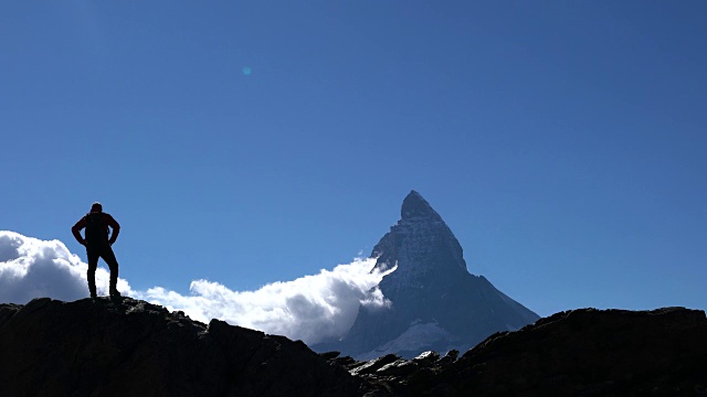 马特洪峰地区唯一的登山者视频素材