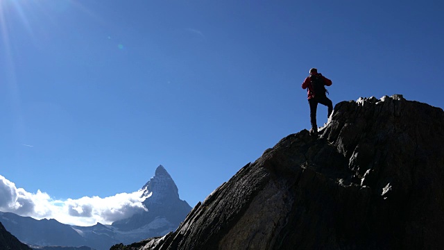 马特洪峰地区唯一的登山者视频素材