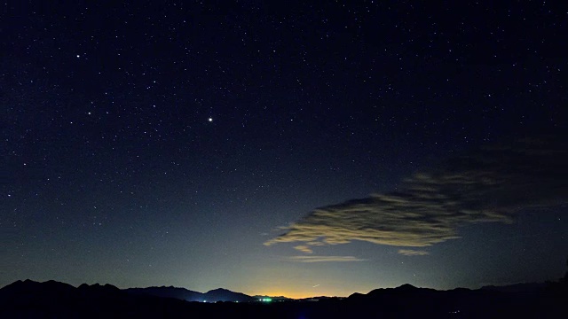 4K延时:夜空中移动的星星视频素材