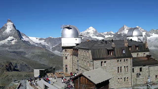 餐厅和天文台在阿尔卑斯山，在马特洪峰地区。视频素材