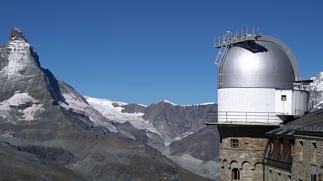 餐厅和天文台在阿尔卑斯山，在马特洪峰地区。视频素材