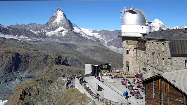 餐厅和天文台在阿尔卑斯山，在马特洪峰地区。视频素材