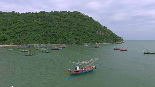 天线:海面上的热带岛屿视频素材