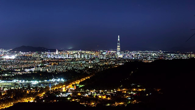 汉城夜景和乐天世界大厦(乐天世界大厦是韩国最高的建筑之一)视频素材