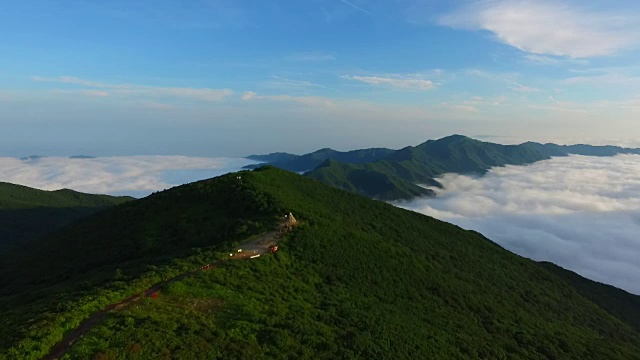 赤旗山野丹峰鸟瞰图(韩国最重要的山脉之一)视频素材