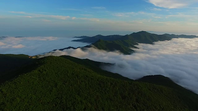 赤旗山野丹峰鸟瞰图(韩国最重要的山脉之一)视频素材