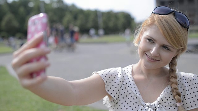 女人在有问题视频素材