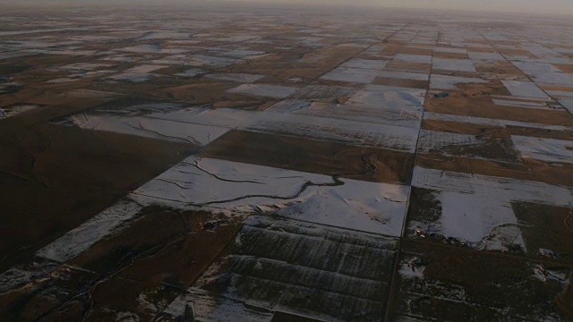 鸟瞰图丹佛科罗拉多平原和积雪4k视频素材