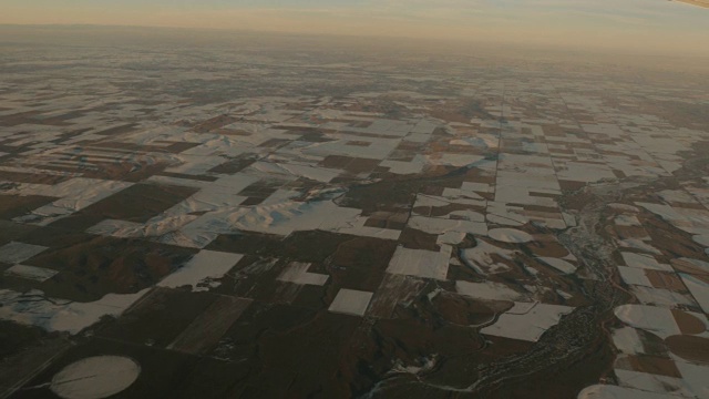 鸟瞰图丹佛科罗拉多平原和积雪4k视频素材