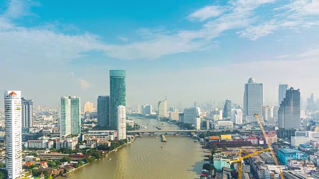 4K -缩放时间流逝的河流交通在湄南河视频素材