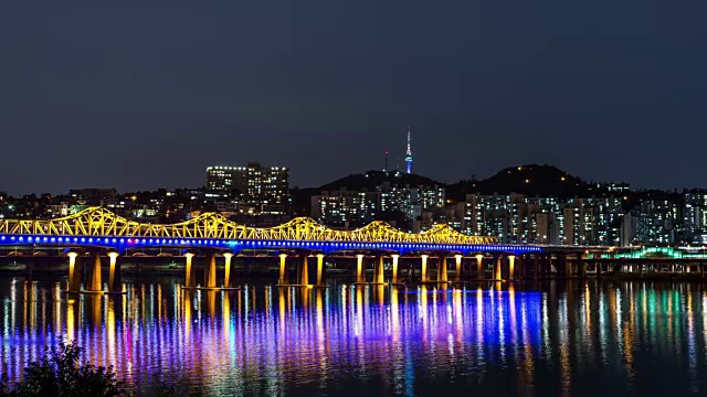 东浩大宇夜景及北汉城塔(北汉城塔是著名的旅游景点之一)视频素材