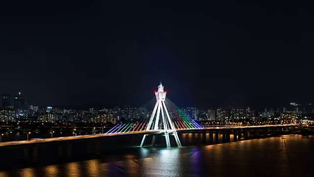 奥运大桥和汉江夜景(奥运桥是韩国第一座斜拉桥)视频素材