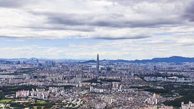 乐天世界大厦和首尔城市景观(乐天世界大厦是韩国最高的建筑之一)视频素材