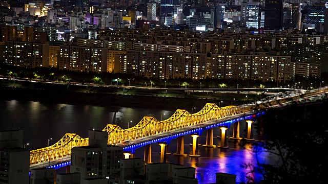 汉城夜景(汉城是韩国的主要河流，朝鲜半岛第四大河流)视频素材